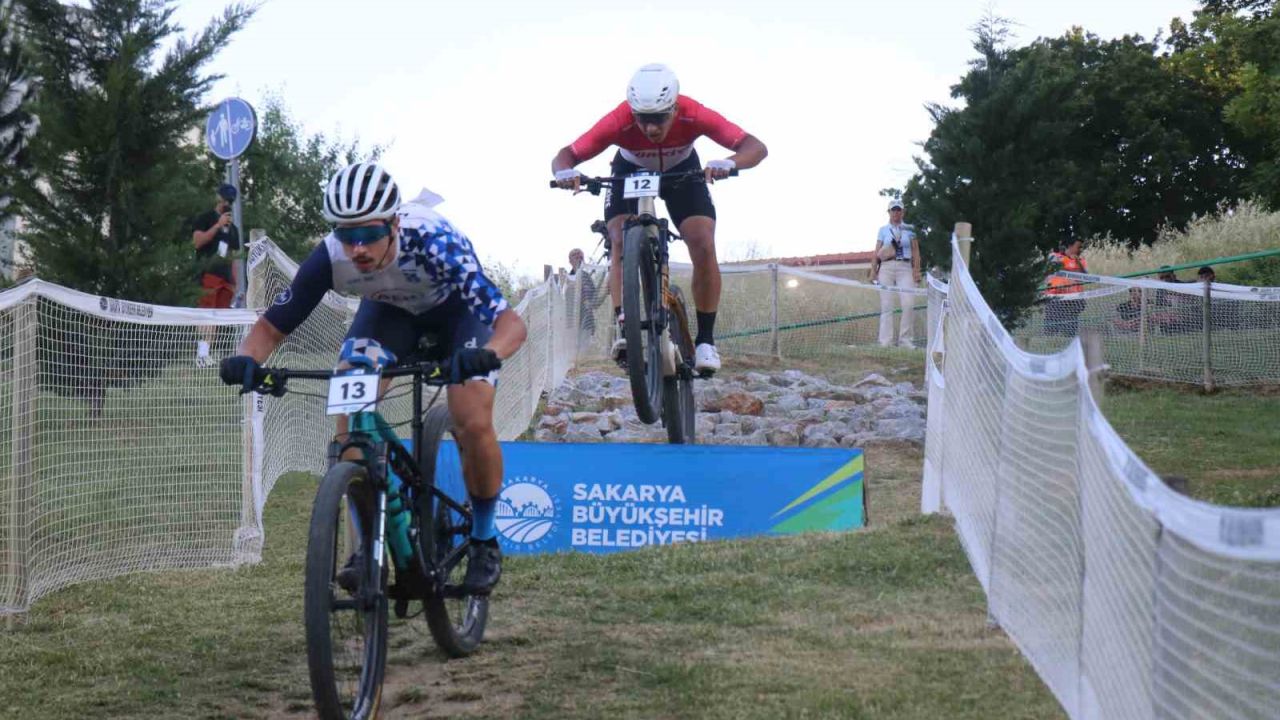 16 ülkeden 49 sporcu Sakarya’da Avrupa şampiyonluğu için pedal çevirdi