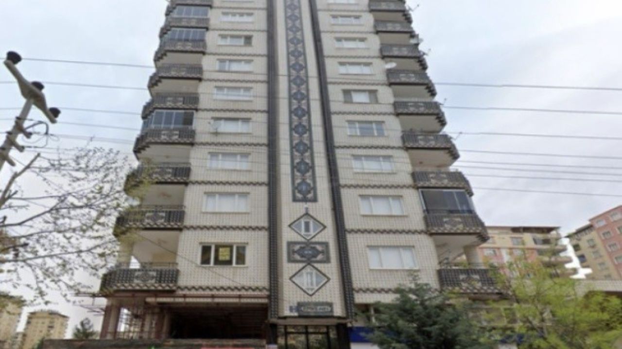 49 kişiye mezar olan Emre Apartmanı davasında belediye çalışanları hakim karşısında