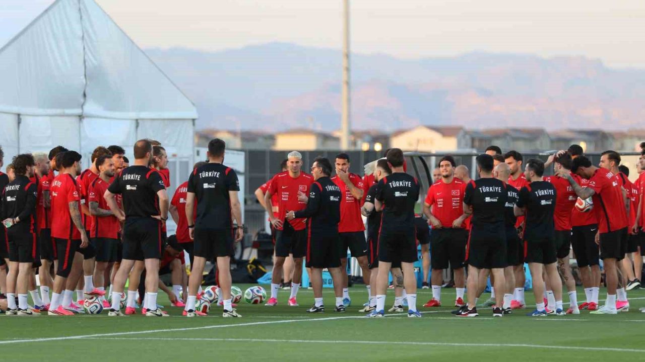 A Milli Futbol Takımı, Arizona’daki ilk antrenmanını taraftara açık yaptı
