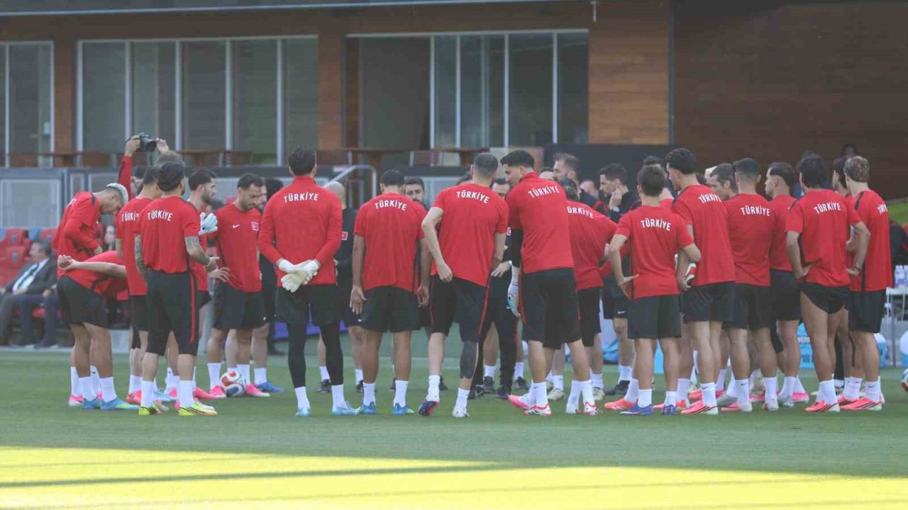 A Milli Futbol Takımı, Paraguay maçı hazırlıklarını tamamladı