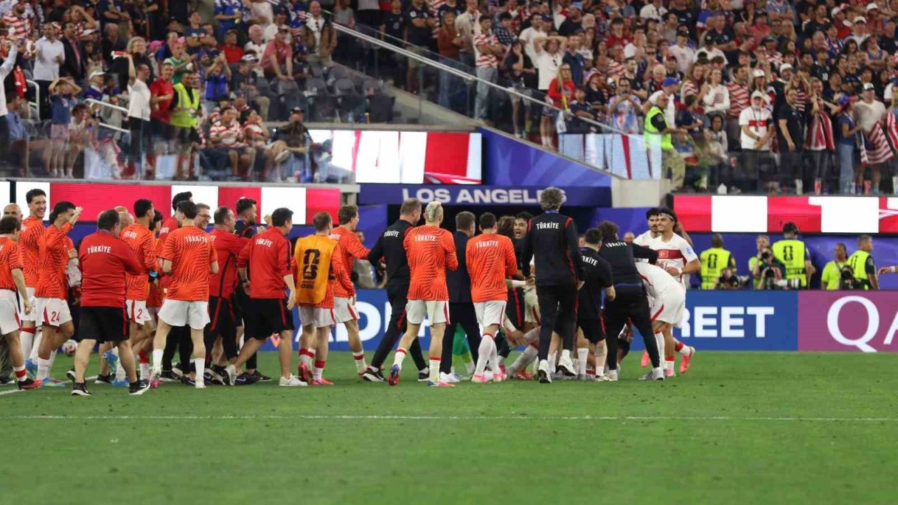 A Milliler’de galibiyet golü Kaan Ayhan’dan