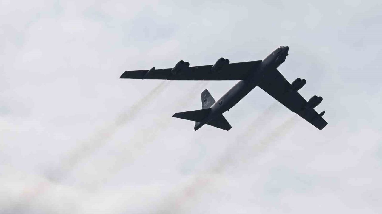 ABD’de B-52 bombardıman uçağı düştü