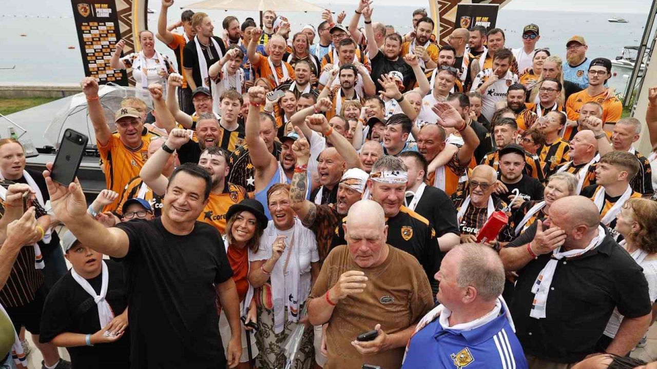 Acun Ilıcalı, Hull City taraftarlarıyla Antalya’da buluştu