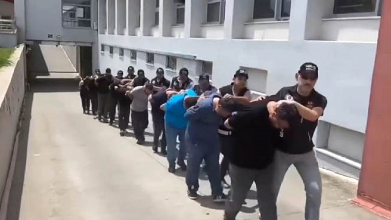 Adana’da şafak operasyonu: Özel harekat kapıları koçbaşıyla kırdı, 58 tutuklama