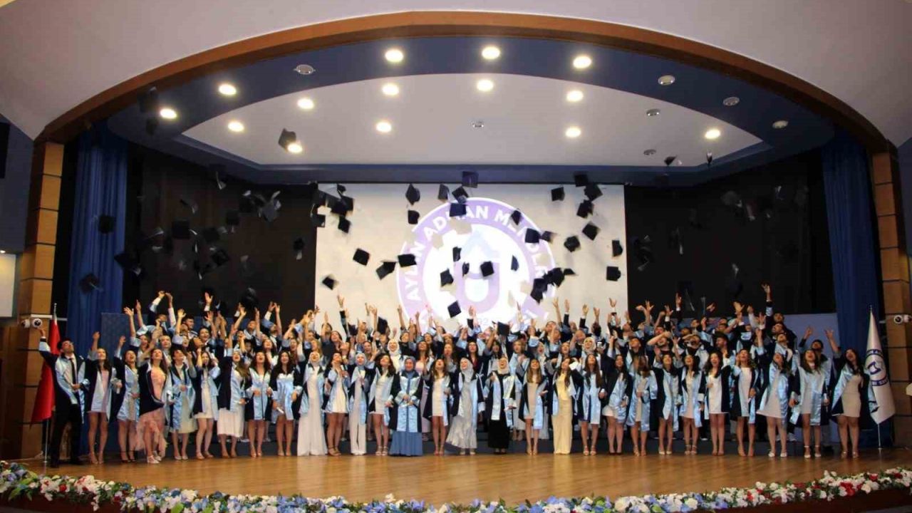 ADÜ Diş Hekimliği Fakültesi 8. Dönem mezunlarını uğurladı