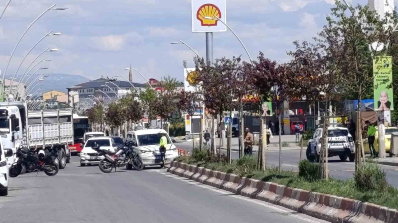 Ağrı’da şüpheli çanta kontrollü şekilde patlatıldı