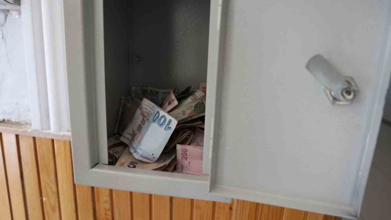 Ahi sandığı, ihtiyaç sahibi öğrencilerin imdadına yetişti