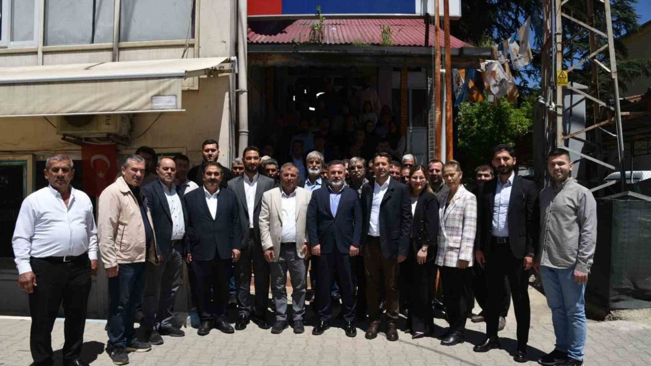 AK Parti Adana teşkilatı bayram boyunca sahadaydı