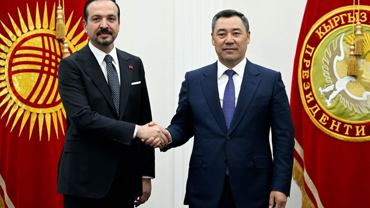 AK Parti Genel Başkan Yardımcısı Zorlu, Kırgızistan Cumhurbaşkanı Caparov ile bir araya geldi