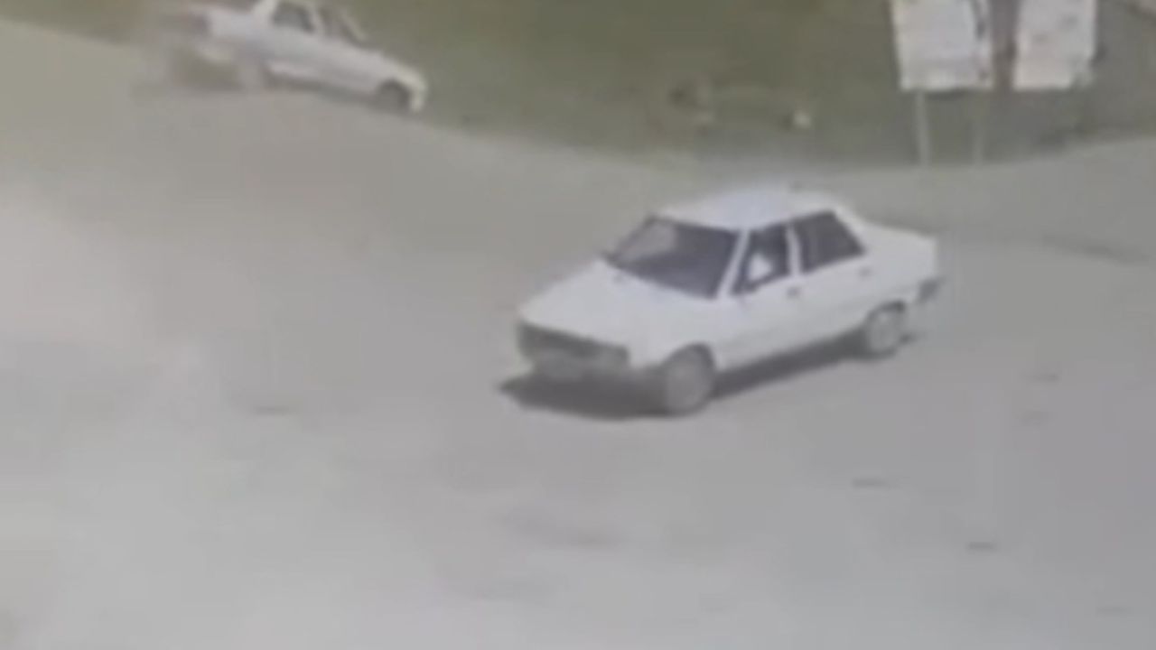 Akaryakıt istasyonunda korkutan kaza: Otomobil şarampole düştü