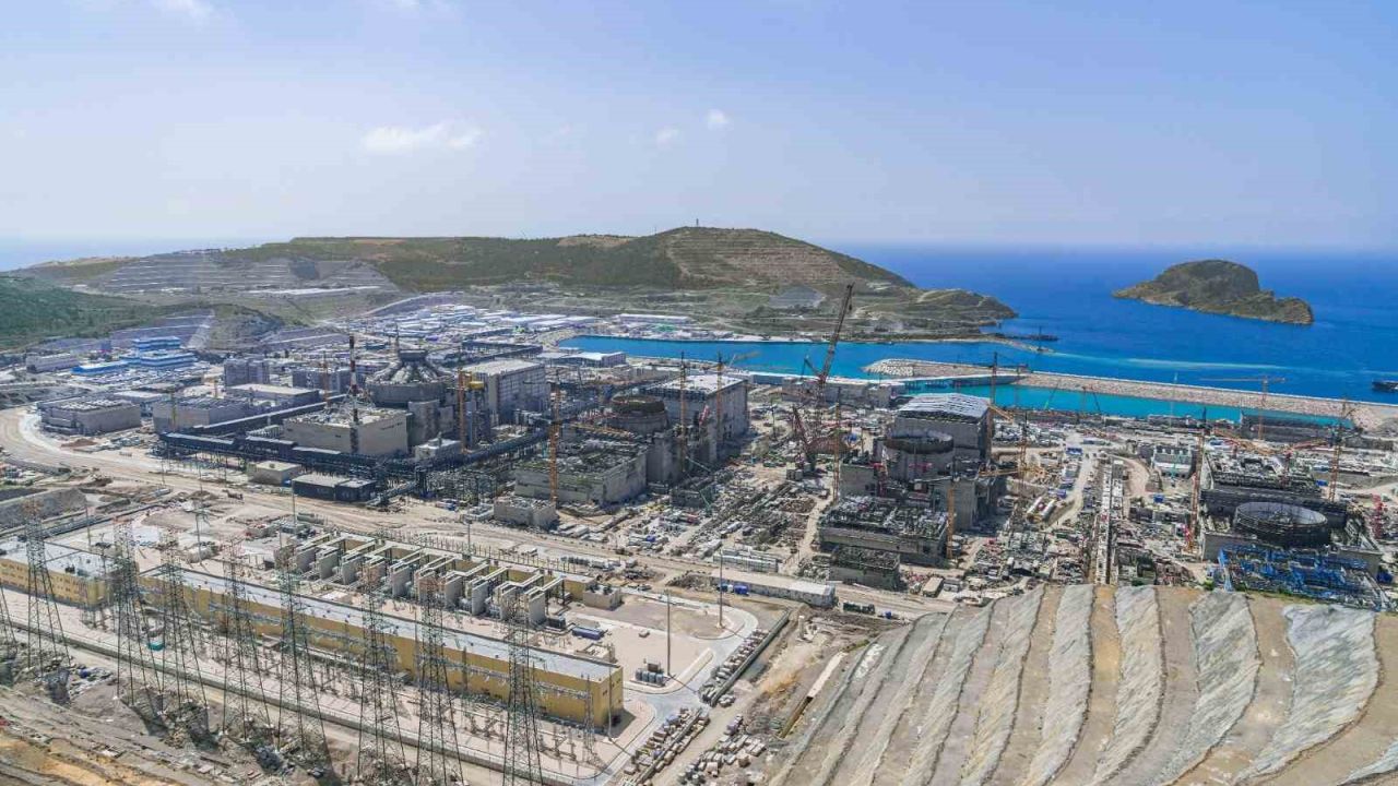 Akkuyu Nükleer Enerji Santrali’nde ilk üniteye temsili nükleer yakıt yüklendi