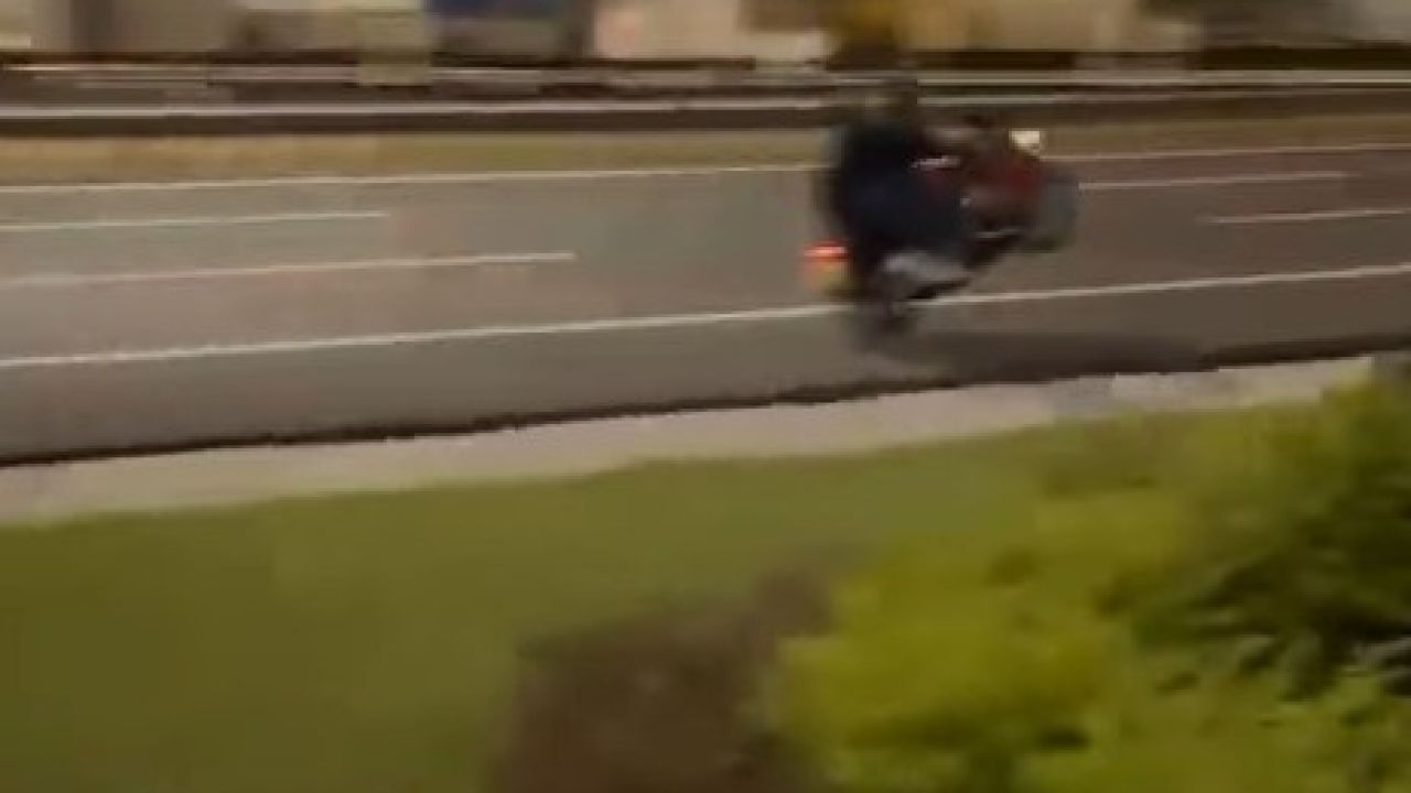 Akrobatik hareketlerle motosiklet kullanan sürücü ve araç sahibine 48 bin 719 lira ceza