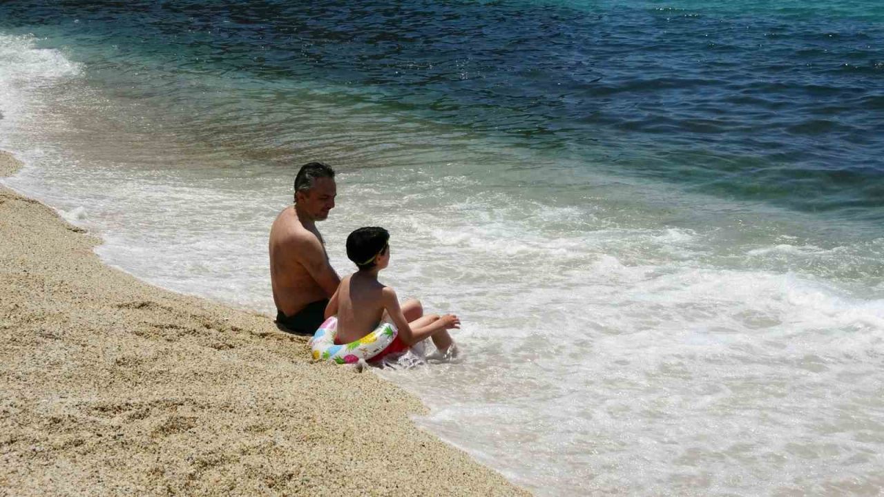 Alanya’da termometreler 31 dereceyi gösterdi, sahiller doldu