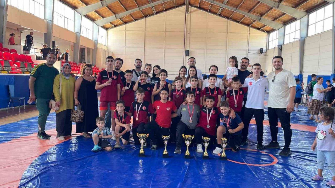 Aliağalı güreşçiler Türkiye şampiyonasına hazır