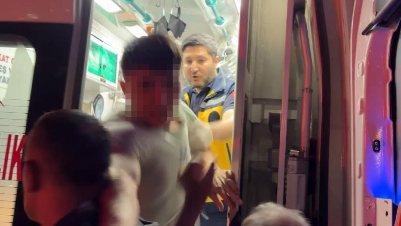 Ambulanstan fırlayıp gazeteciye böyle saldırdı