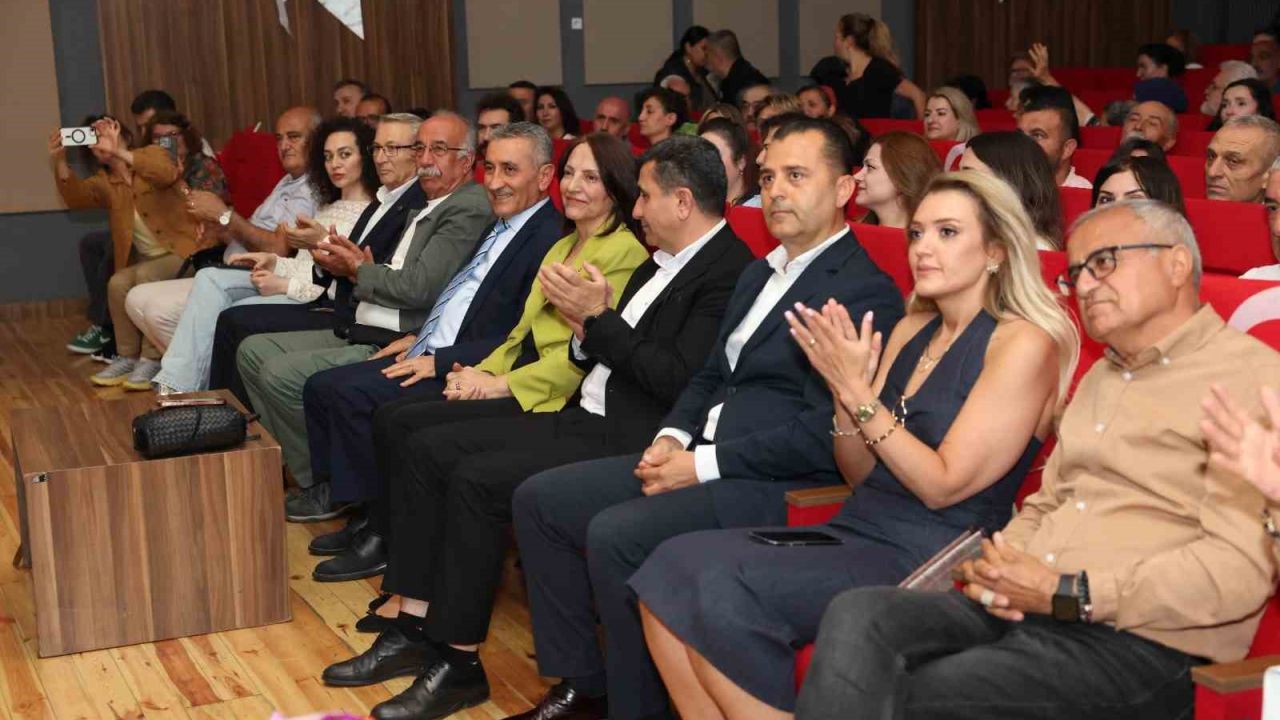 Ankara’da ‘Bir Tel Yeter’ konseri gönülleri buluşturdu