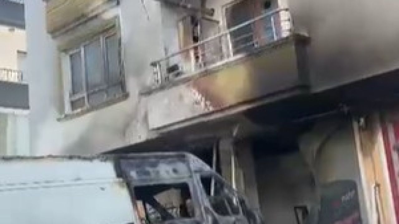 Ankara’da gece çıkan yangında dükkan, minibüs ve daire zarar gördü