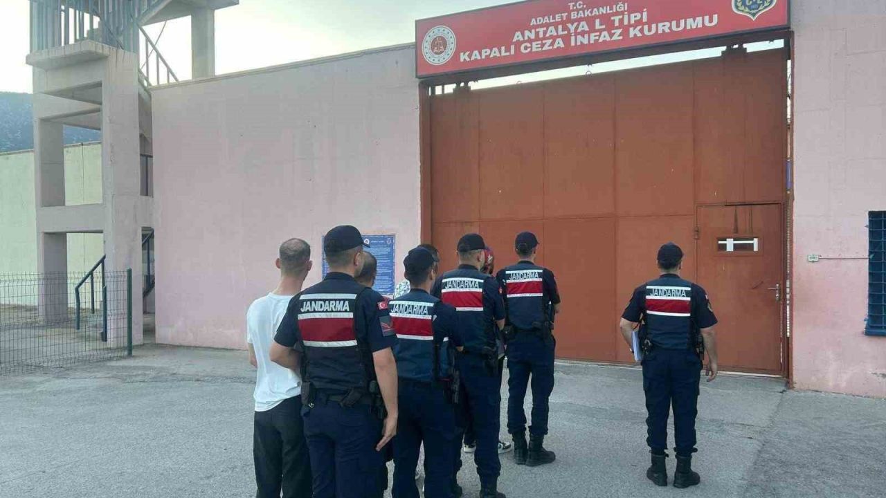 Antalya’da uyuşturucu operasyonunda 4 şüpheli tutuklandı