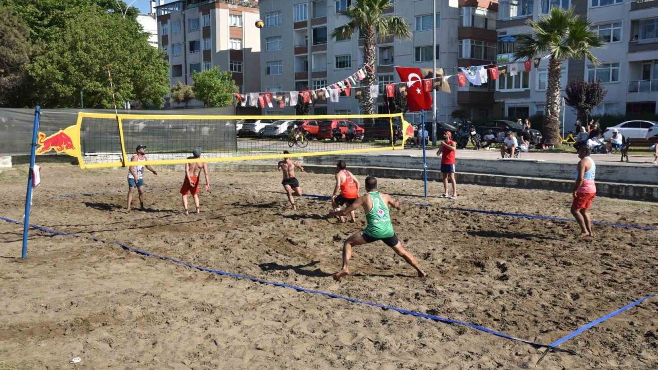 Atakum’da plaj voleybolu heyecanı yaşandı