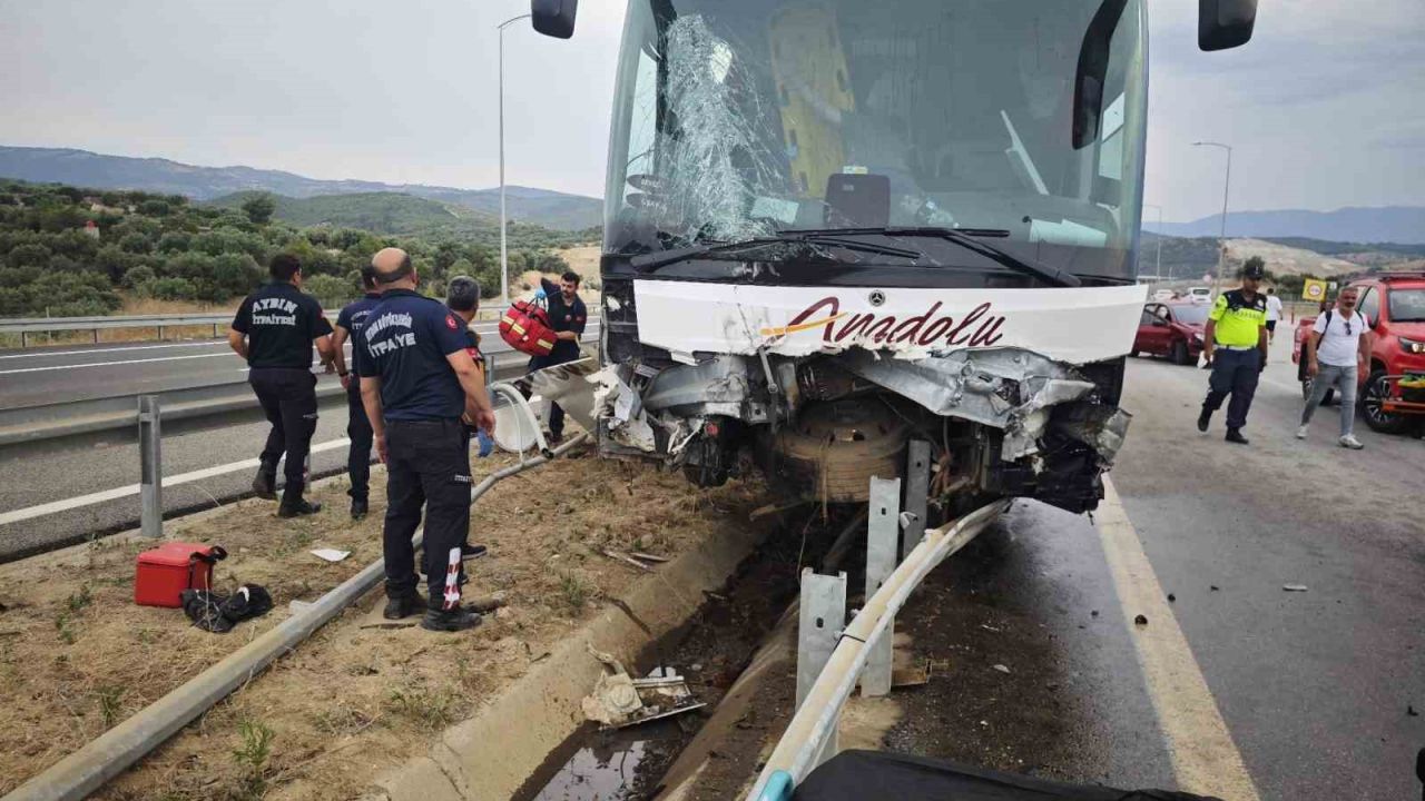 Aydın-Denizli otoyolunda feci kaza: 1’i ağır 20 yaralı