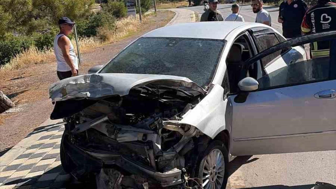 Ayvalık’ta trafik kazası: Araçta sıkışan sürücü kurtarıldı