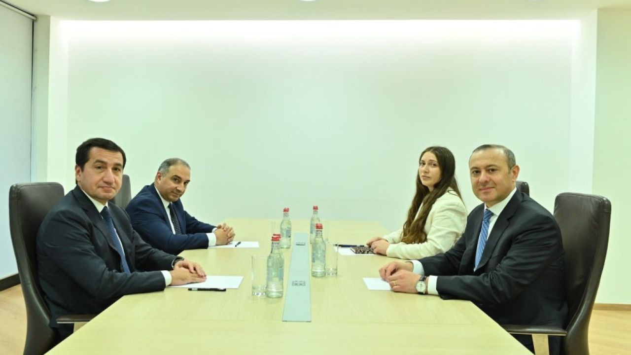 Azerbaycan Cumhurbaşkanı Yardımcısı Hacıyev, Ermenistan Güvenlik Konseyi Sekreteri Grigoryan görüştü