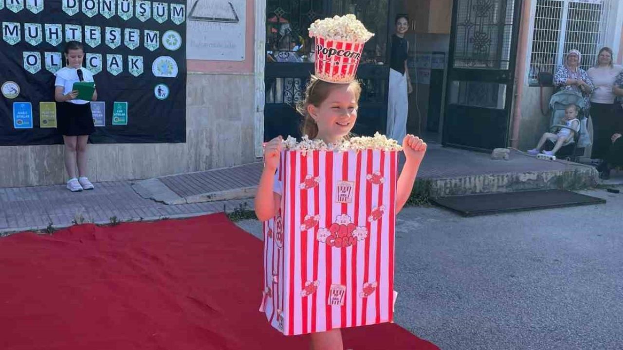 Babaeski’de öğrencilerden atıkları sanata dönüştüren defile
