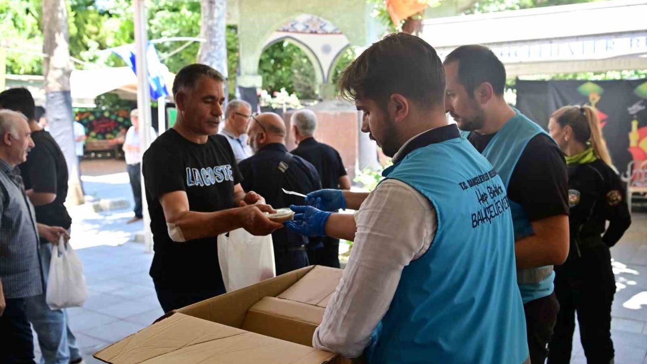 Bahçelievler’de binlerce vatandaşa aşure ikram edildi