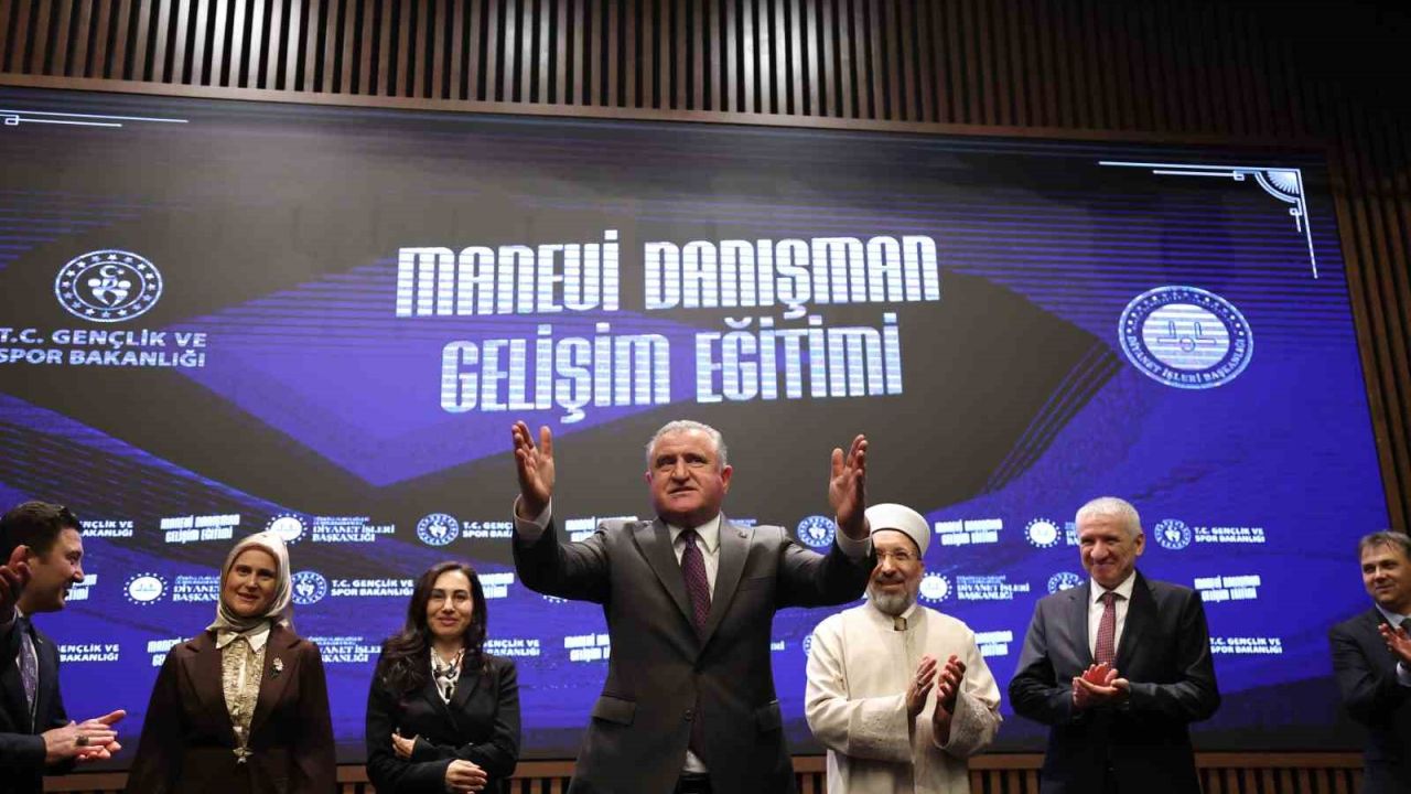 Bakan Bak Manevi Danışman Gelişim Eğitimi Programı’na katıldı