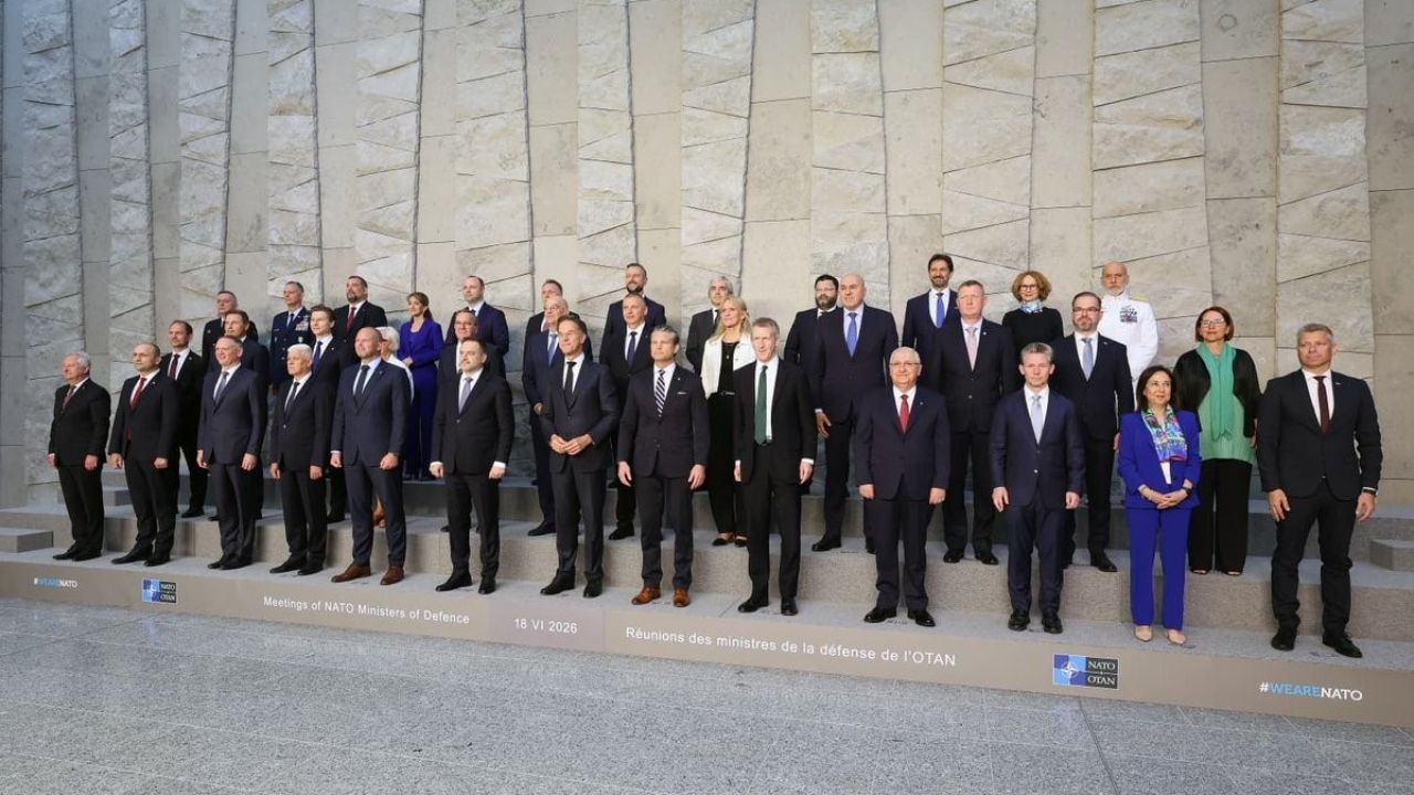 Bakan Güler, NATO savunma bakanlarıyla aile fotoğrafına katıldı