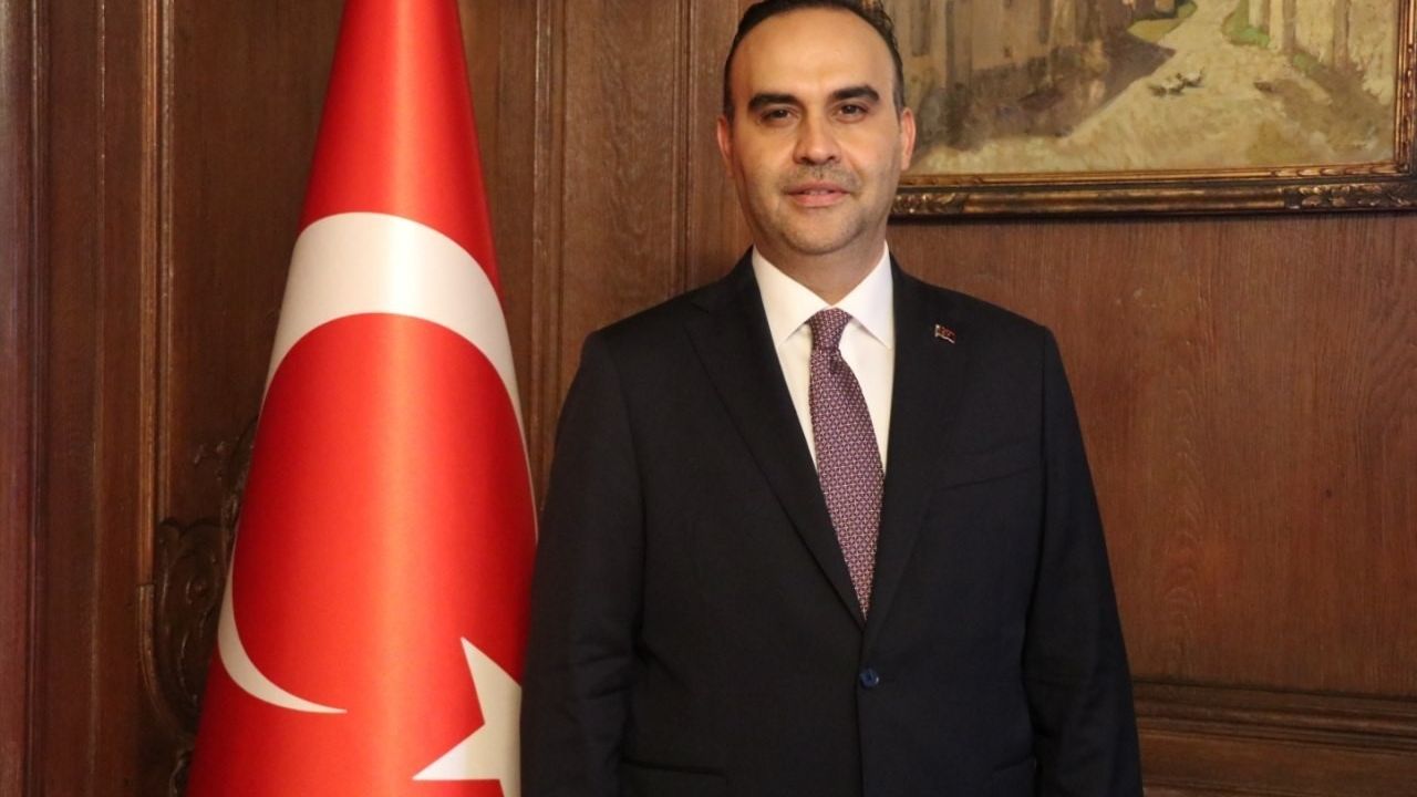 Bakan Kacır: "Fransa’daki 1 milyar doları aşan Türk yatırımları ve burada yaşayan 800 binden fazla vatandaşımız ülkelerimiz arasındaki bağları daha da zenginleştirmektedir"