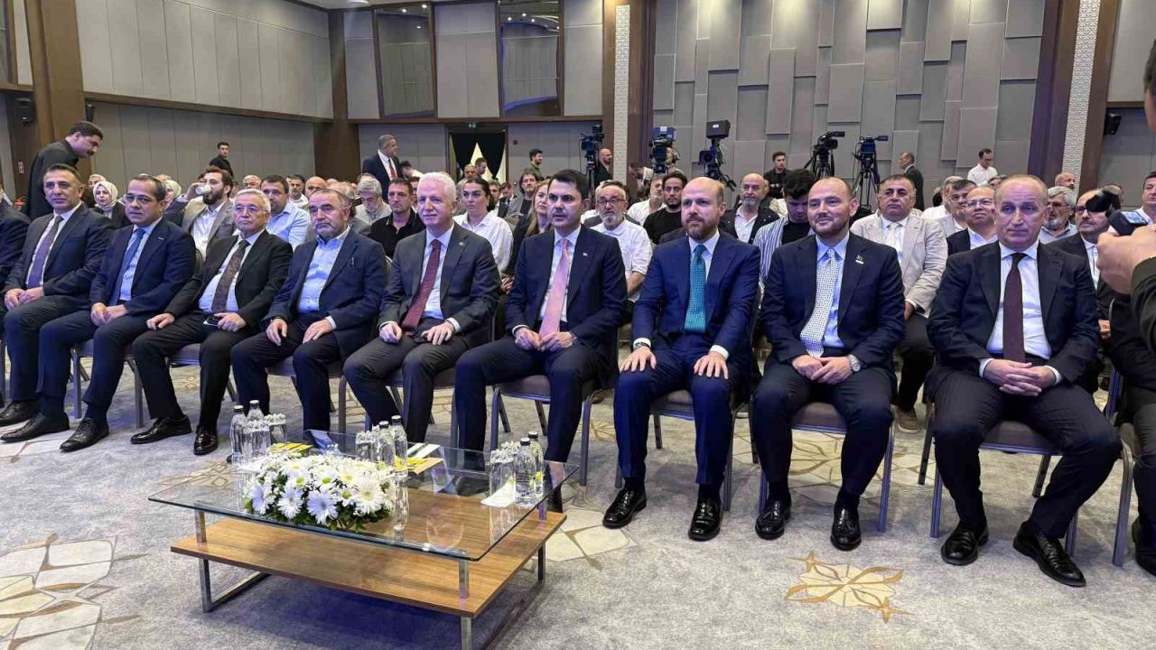 Bakan Kurum: "Yarısı Bizden kampanyası kapsamında İstanbul’un 39 ilçesinde 233 bin konutun dönüşüm süreci devam ediyor"