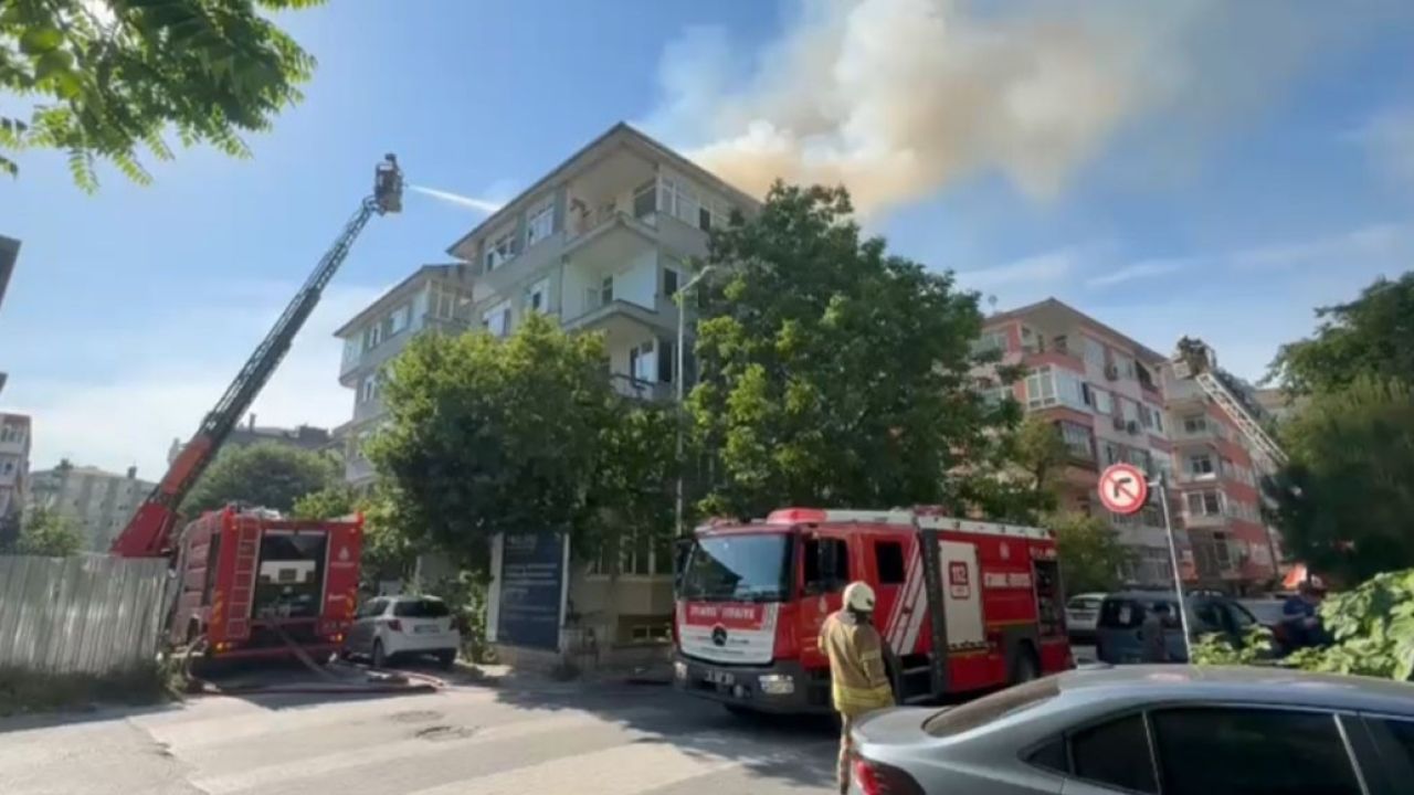 Bakırköy’de 6 katlı binanın çatısında yangın paniği