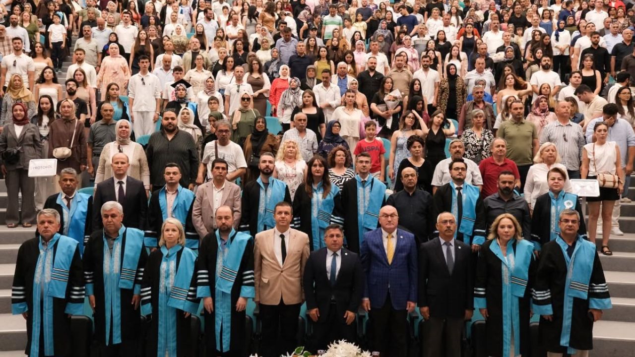Balıkesir MYO’da mezuniyet töreni düzenlendi