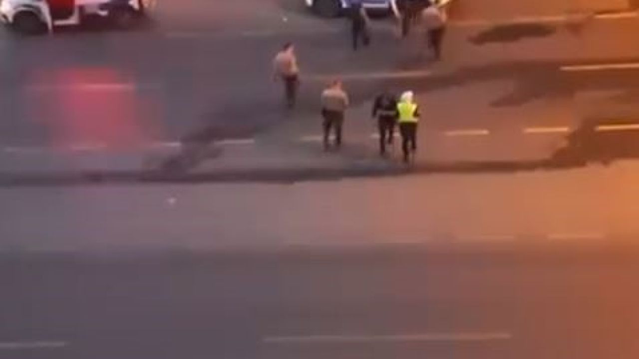 Başakşehir’de işletmeyi kurşunlayan motosikletliler suçüstü yakalandı