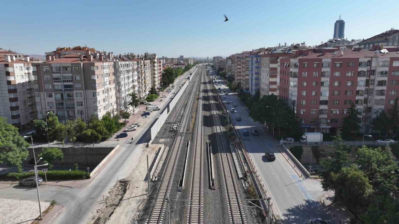 Başkan Altay, banliyö hattında tren kaynaklı gürültüye karşı ses bariyeri yaptıklarını açıkladı
