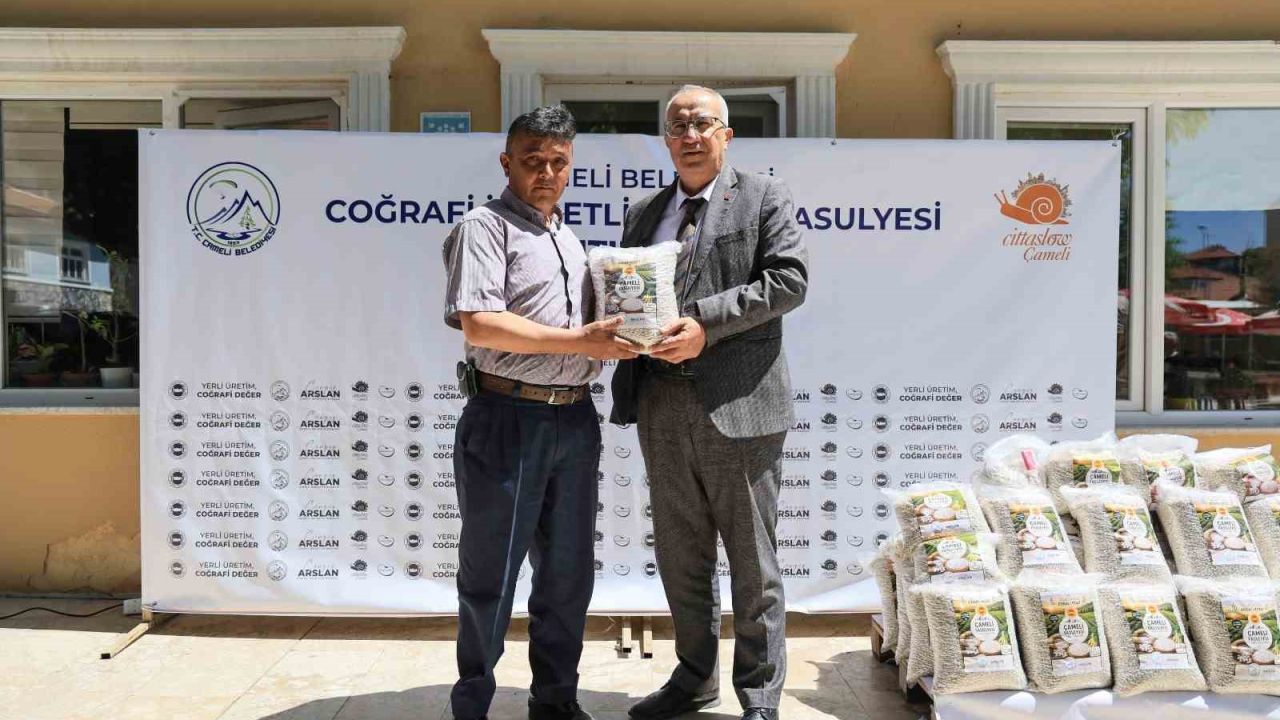 Başkan Arslan üretime destek için coğrafi işaretli Çameli fasulyesini çiftçiyle buluşturdu