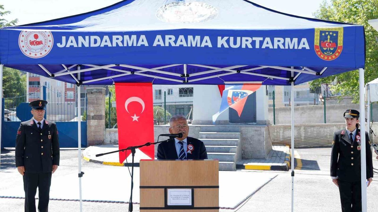 Başkan Büyükkılıç: "Bayrağımızın özgürce dalgalanmasında jandarmamızın fedakârlığı var"