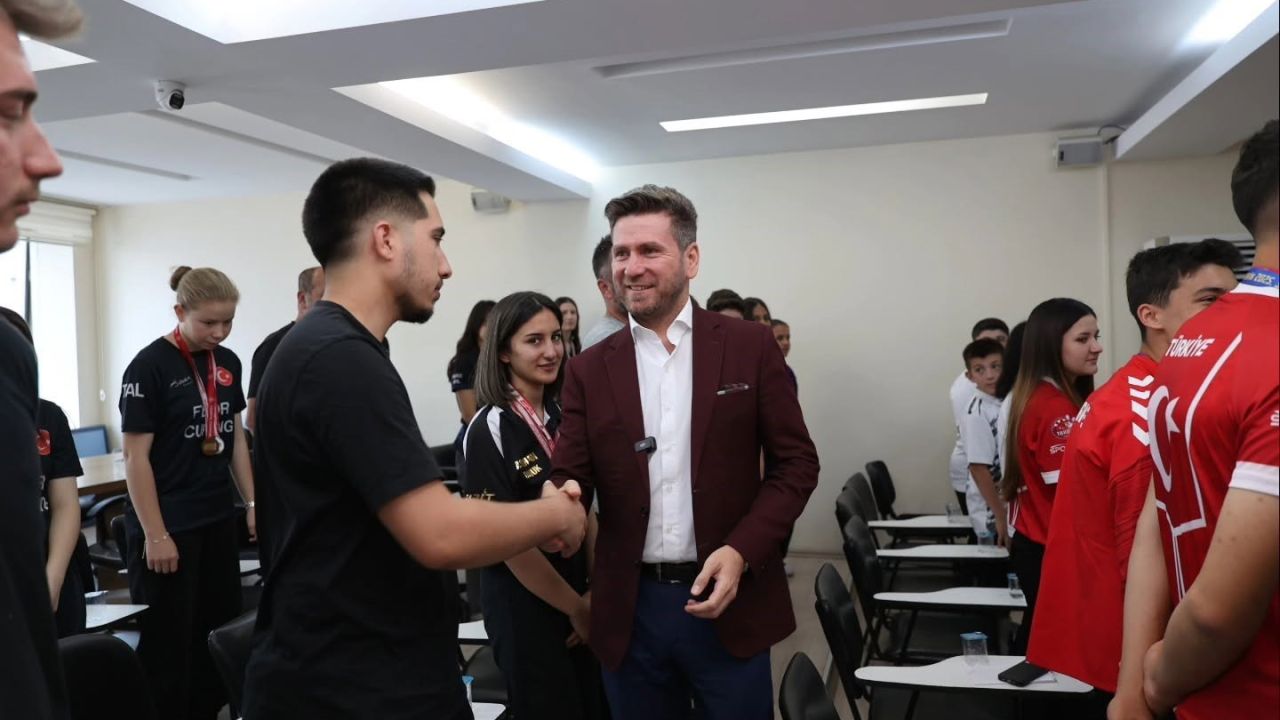 Başkan Kadir Tatık, Tavas’ın gururlandıran şampiyonları ağırladı