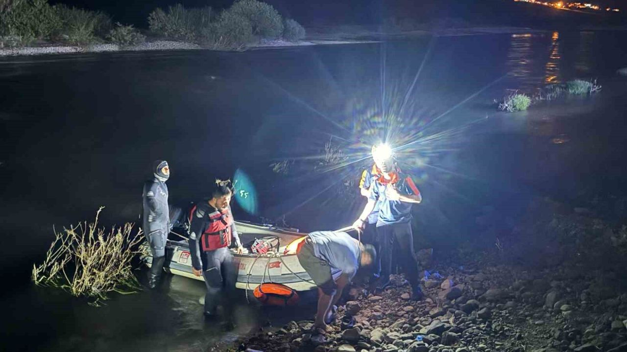Batman’da Garzan Çayı’nda mahsur kalan piknikçiler kurtarıldı