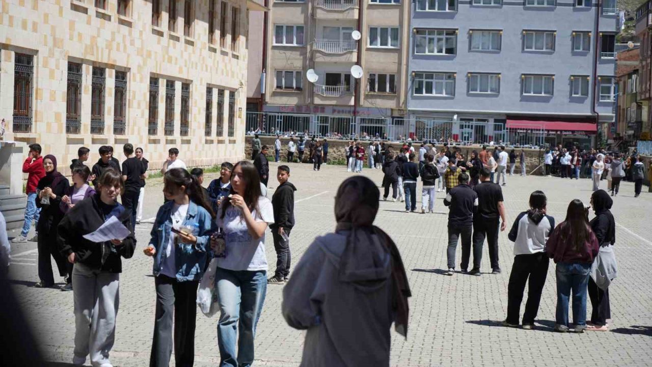 Bayburt’ta 876 öğrenci LGS heyecanı yaşadı