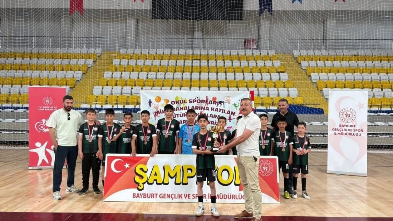 Bayburt’ta küçük erkekler futsal il birincisi belli oldu