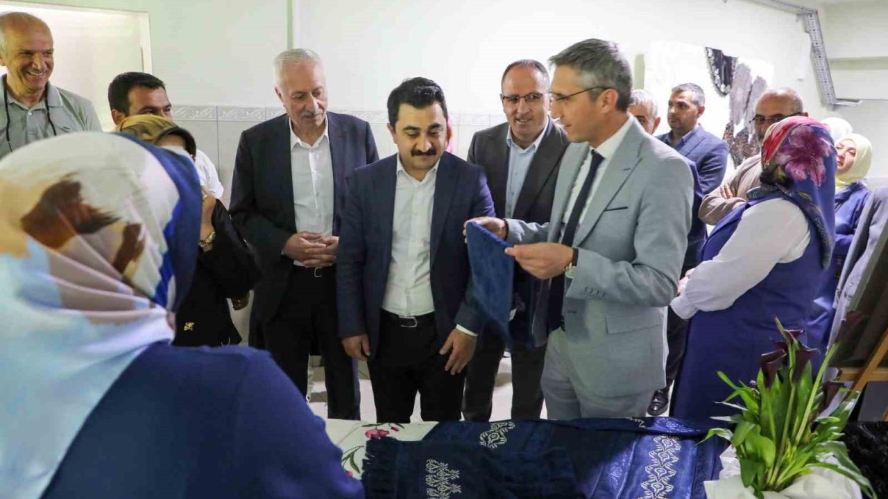 Bayburt’ta kursiyerlerin el emeği ürünleri sergilendi