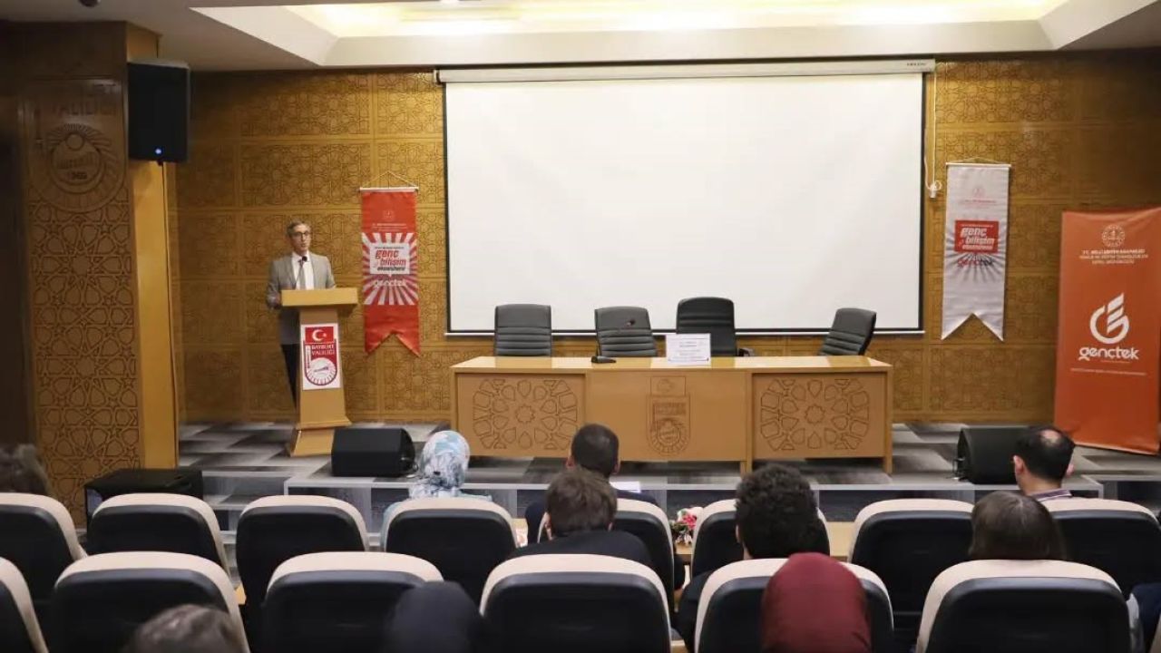 Bayburt’ta öğrenciler rol temelli münazarada yeteneklerini sergiledi