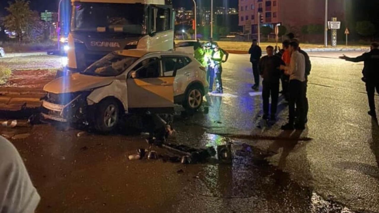 Bayburt’ta tır cipe çarptı: 1 yaralı