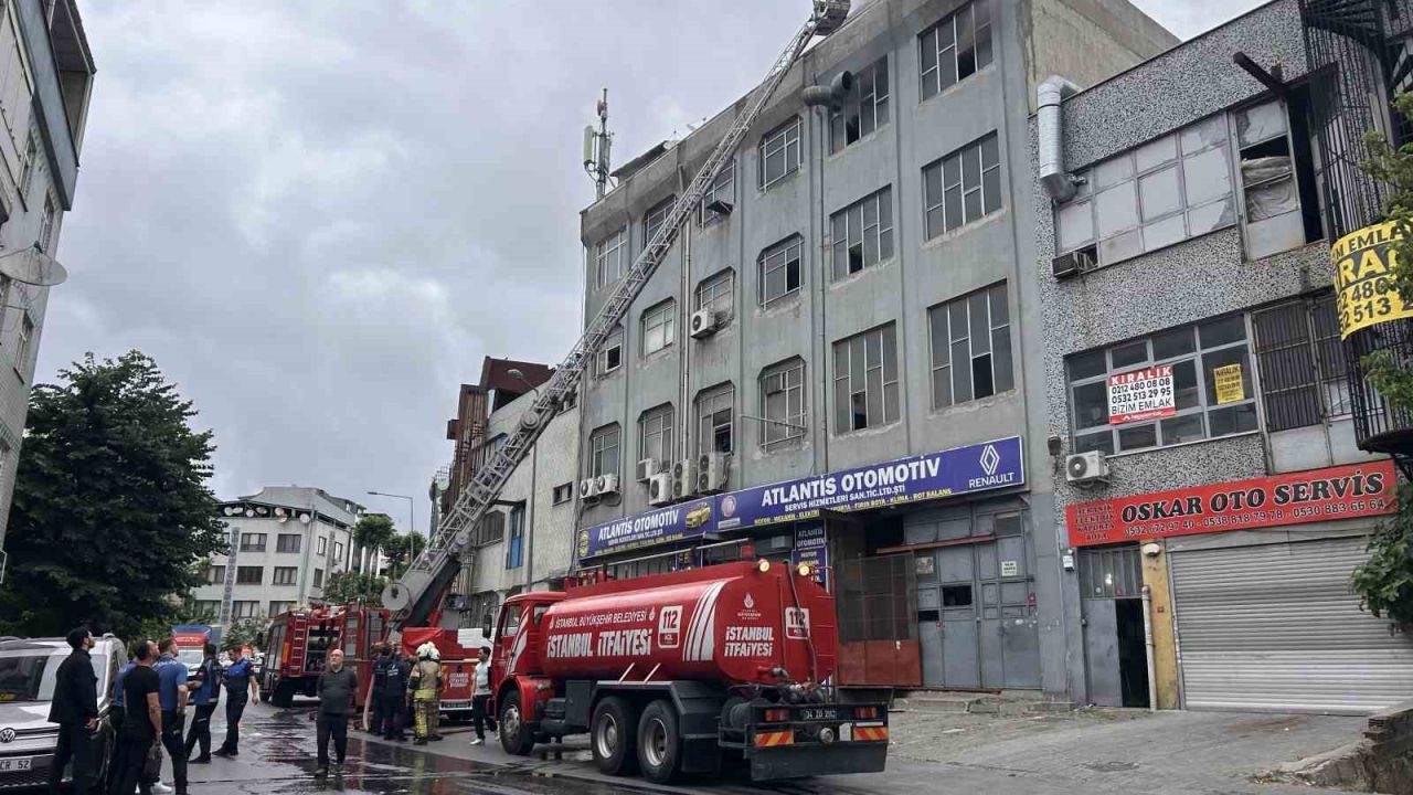 Bayrampaşa’da plastik eşya üretim atölyesinde yangın paniği