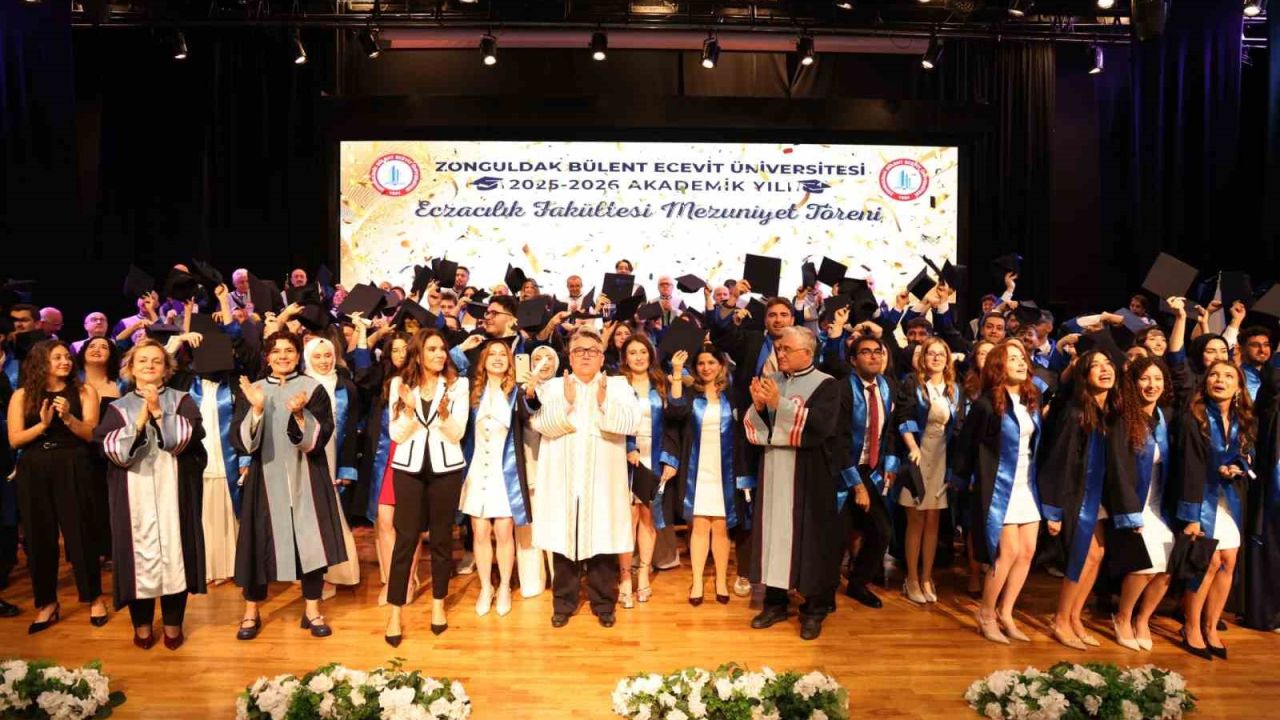 BEUN’da geleceğin eczacıları mezuniyet sevinci yaşadı