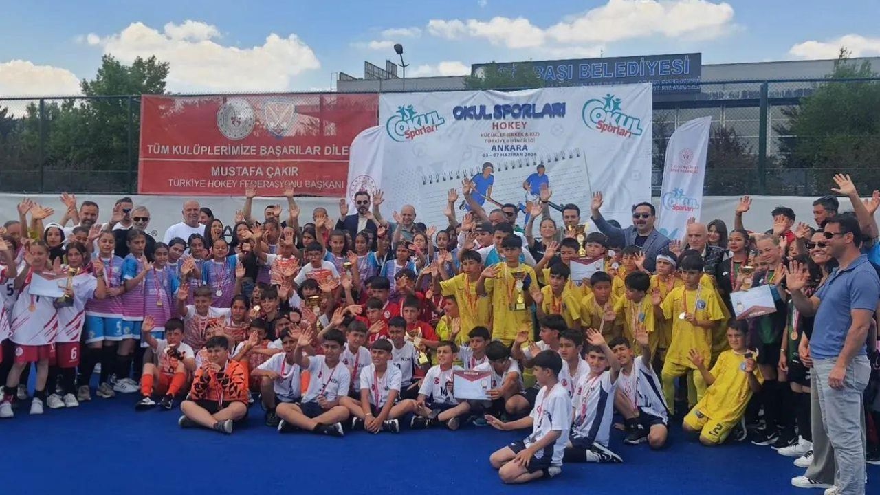 Beypazarı Akşemseddin Ortaokulu, çim hokeyinde Türkiye derecesi elde etti