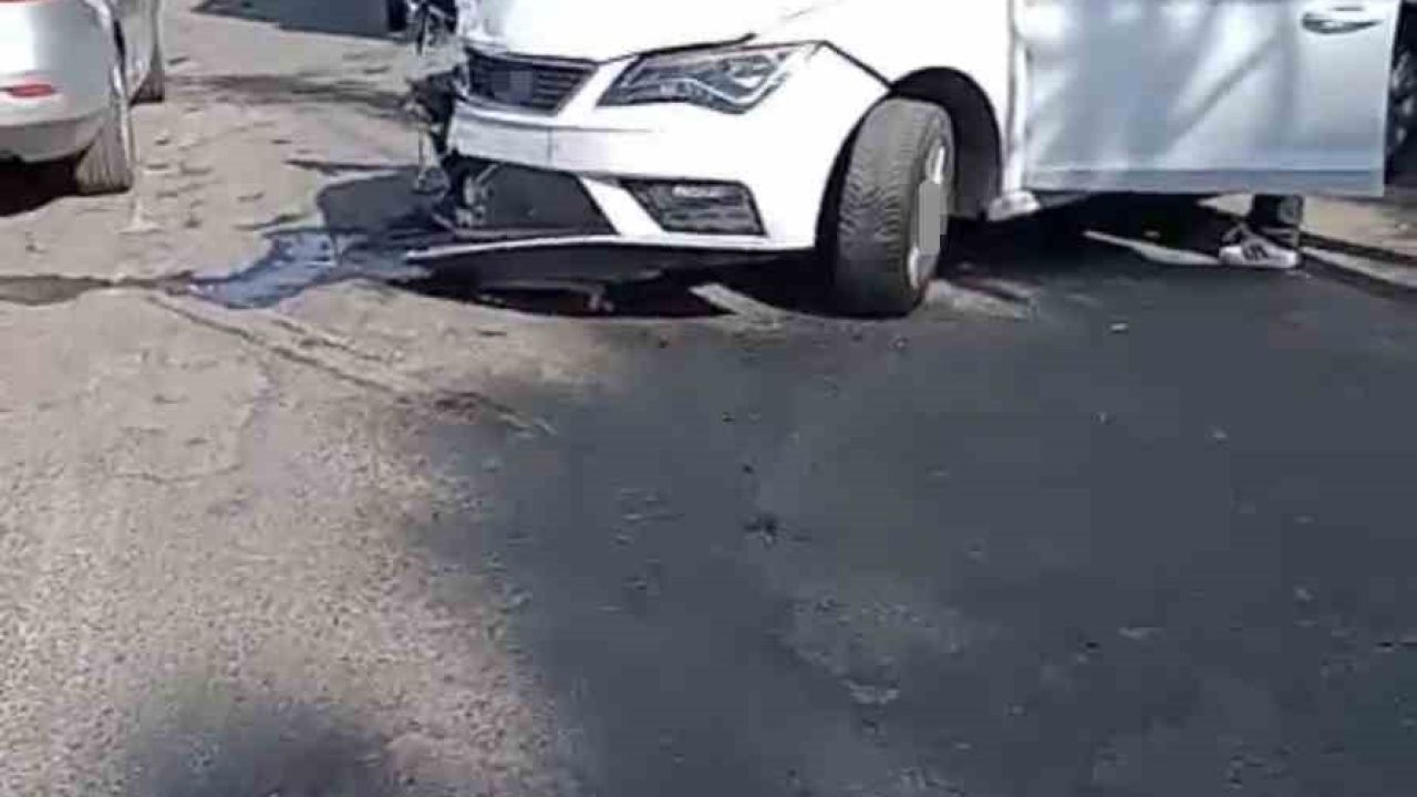 Bingöl’de iki otomobil çarpıştı: 2 kişi yaralandı