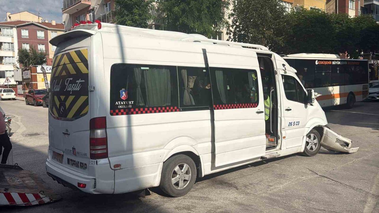 Biri işçi servisi toplam 4 aracın karıştığı kazada 9 kişi yaralandı
